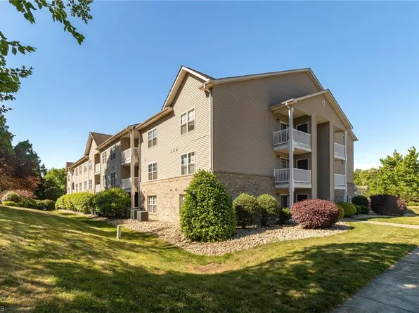 7100 W Friendly Ave Unit 205, Greensboro, NC 27410