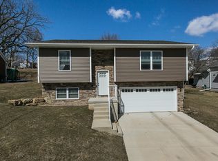 935 Rush St, Dubuque, IA 52003