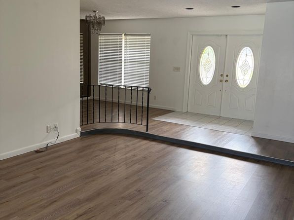 128 Swan Pkwy E, Royal Palm Beach, FL