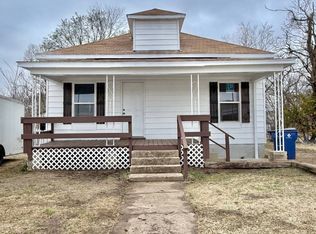 1216 W 10th St, Coffeyville, KS 67337