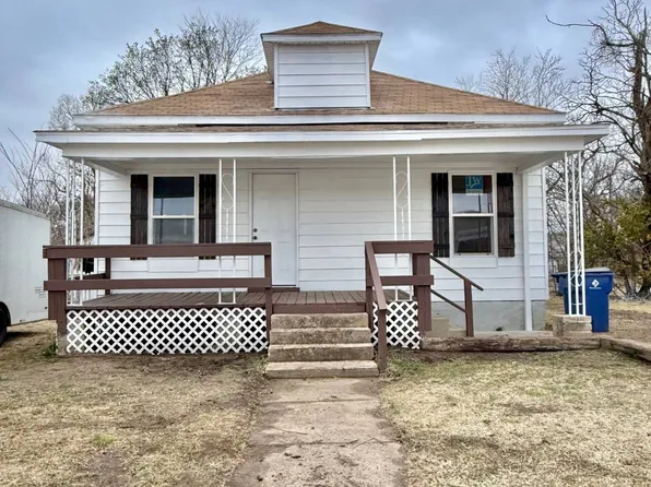 1216 W 10th St, Coffeyville, KS 67337