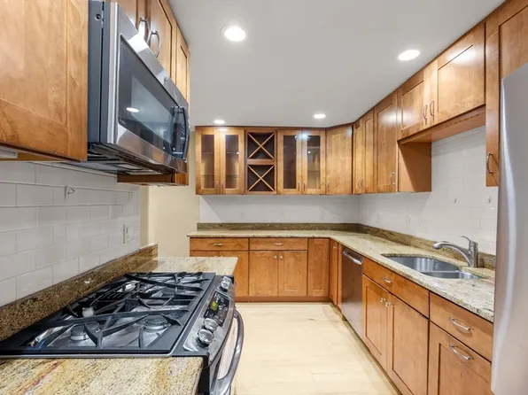 24 N Stone Mill Dr #1112, Dedham, MA 02026