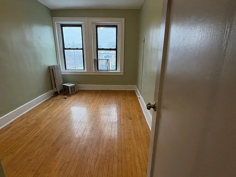 387 4th Ave W #3 — Photo 4