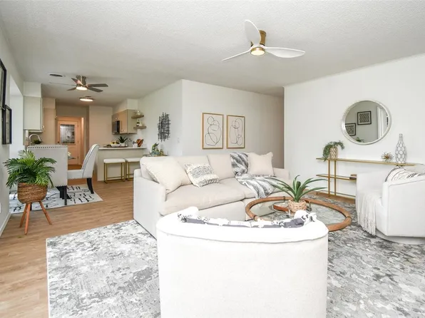 1522 W Gum St, Rogers, AR 72758
