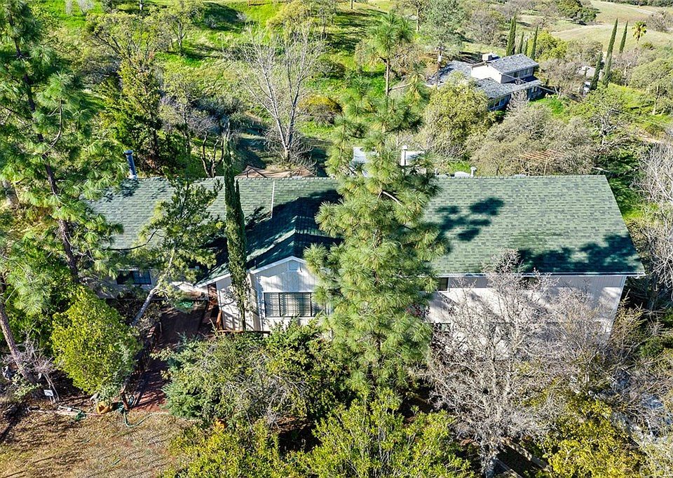 2nd image of 41176 Lilley Mountain Dr