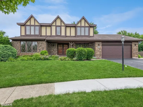 860 Spring Ct, Lake Zurich, IL 60047