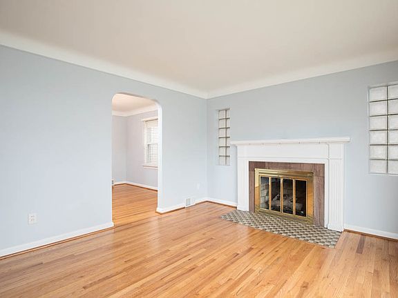 5th image of 2073 Country Club Dr