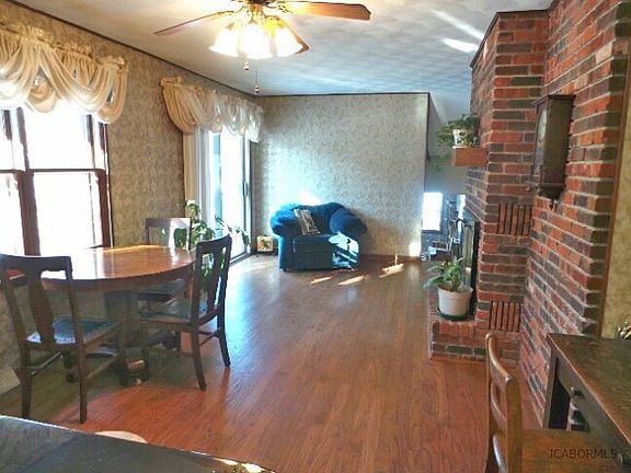 3rd image of 209 Woodward Ln