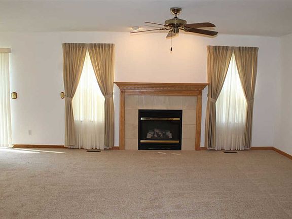 5th image of 4927 Prairie Rose Dr APT 33