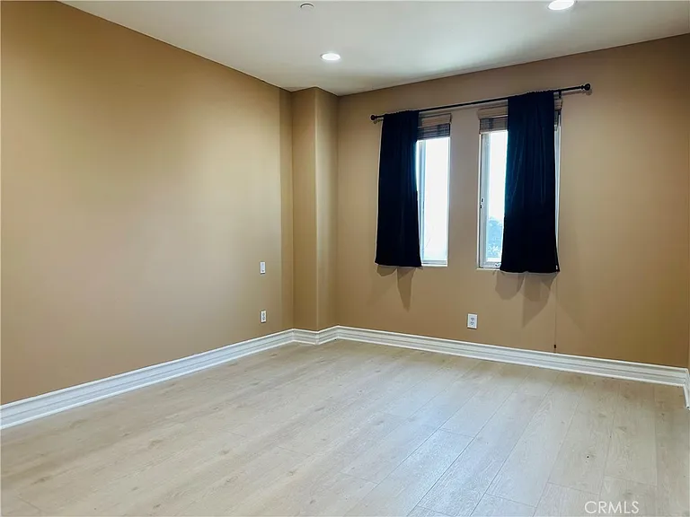5555 Carpenter Ave #4 — Photo 14