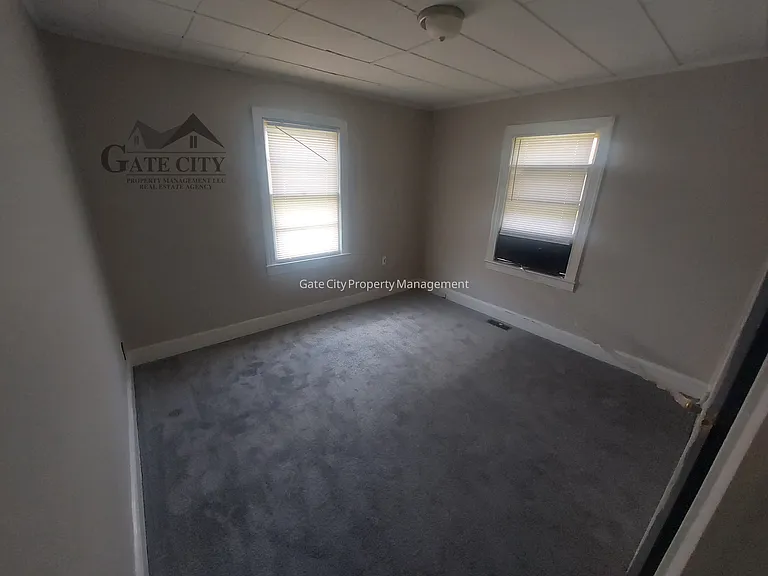 914 Randolph St — Photo 11