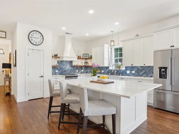 2831 W Colorado Blvd, Dallas, TX 75211