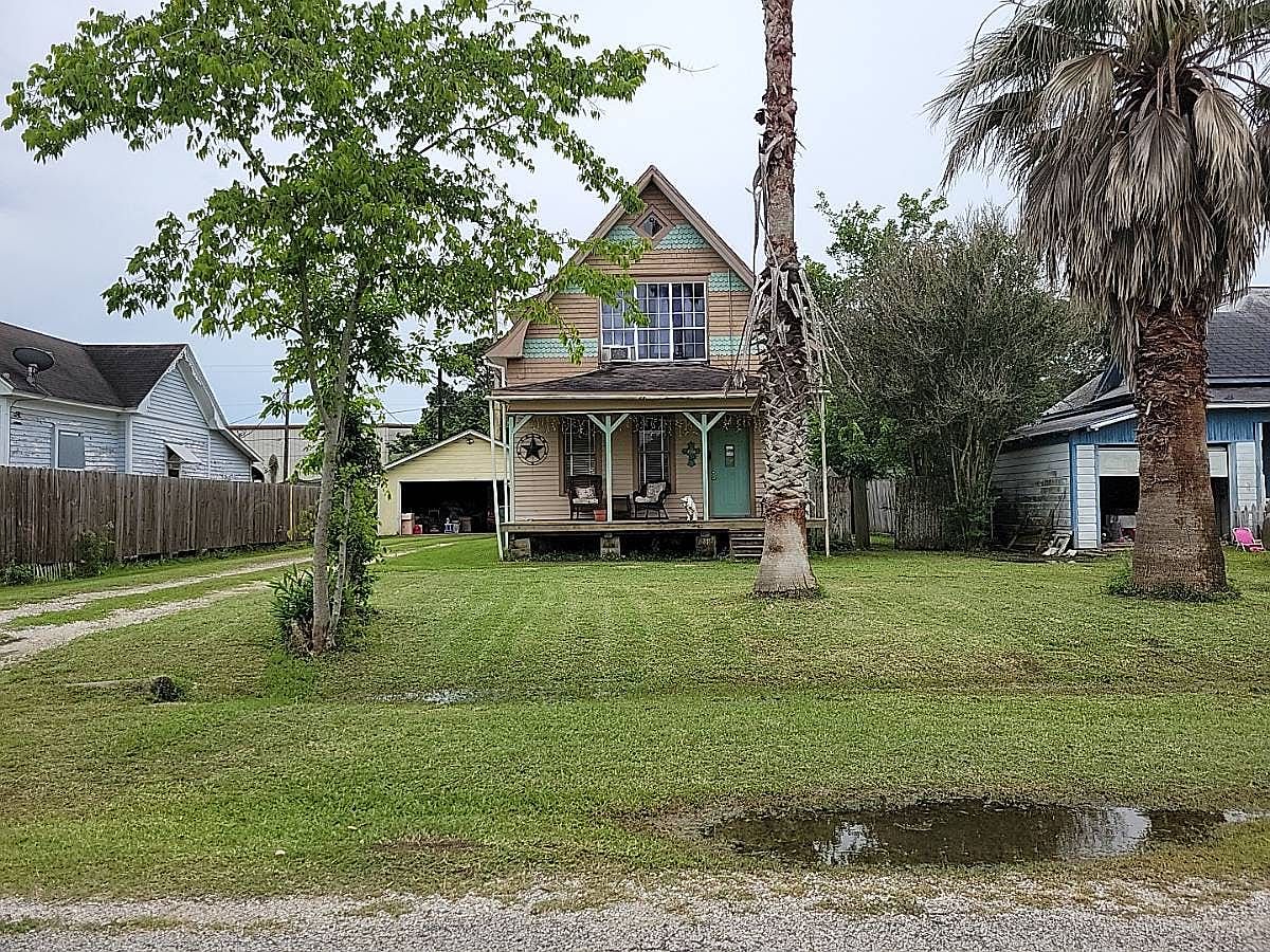 211 Morton Ave, Palacios, TX 77465 Zillow
