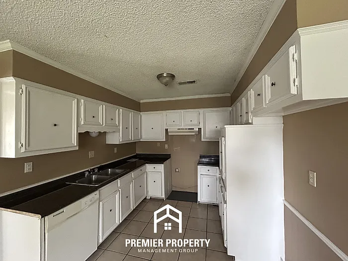 8141 Misty Meadows Ln — Photo 4