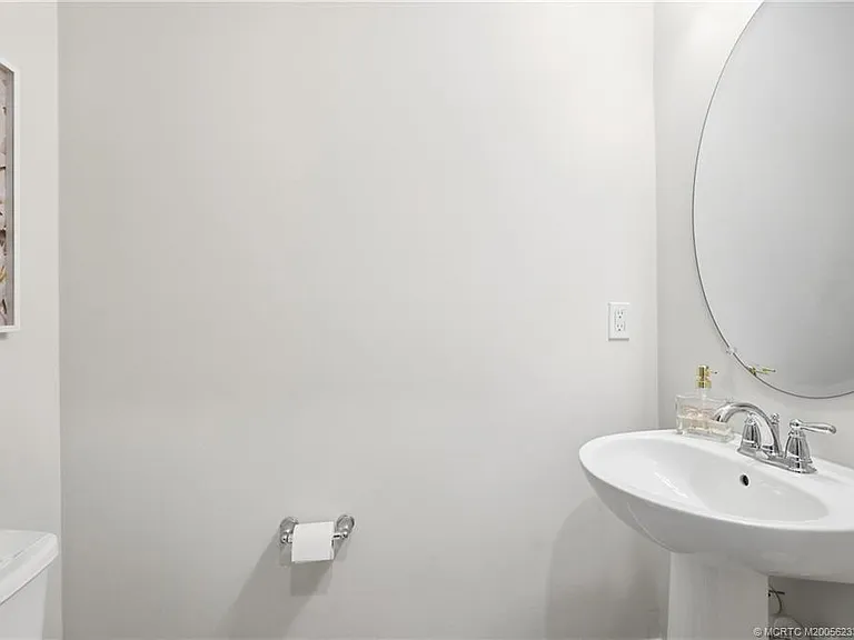 1871 SE Tarni Way — Photo 16