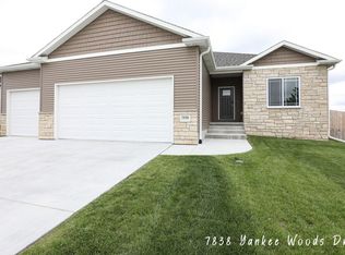 7838 Yankee Woods Dr, Lincoln, NE 68516