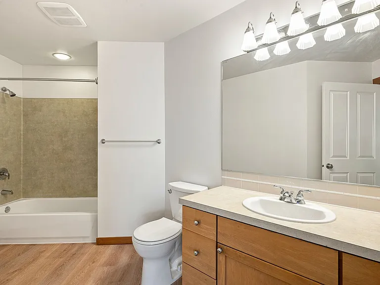 2-Bedroom Apartment for Rent at North Admiral Court - West Seattle — Photo 18