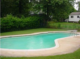 517 Roxbury Rd, Belford, NJ 07718