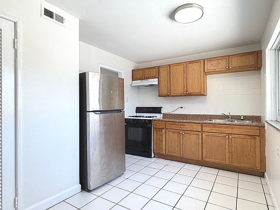 3rd image of 1469 Stanley Blvd