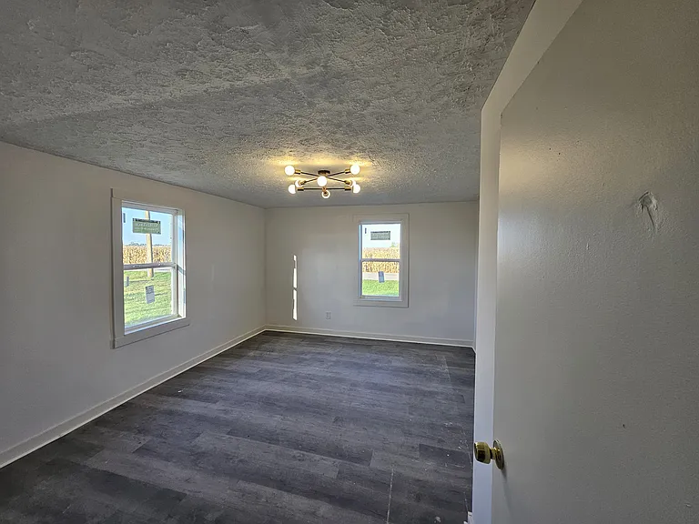 7906 N 250 E — Photo 9