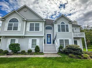 11 Deangelis Dr, Monroe, NY 10950