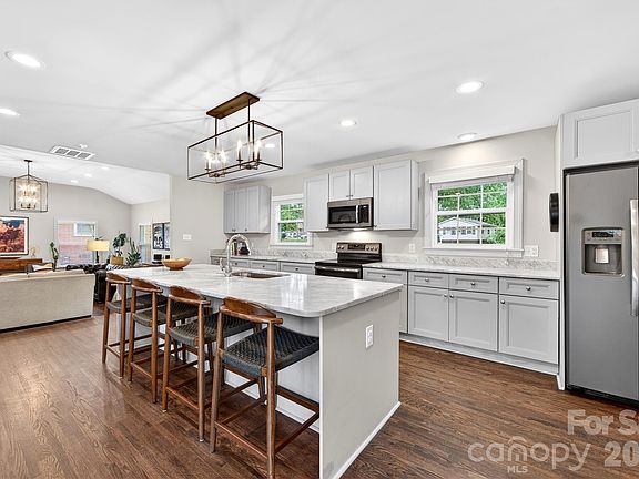 3rd image of 4023 Firethorne Rd