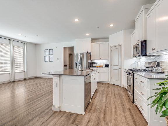 4th image of 8833 Phoebe Rd