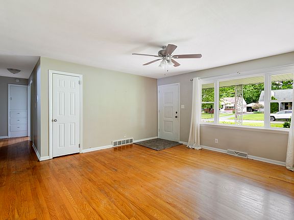 2nd image of 7116 Claybourne Ave