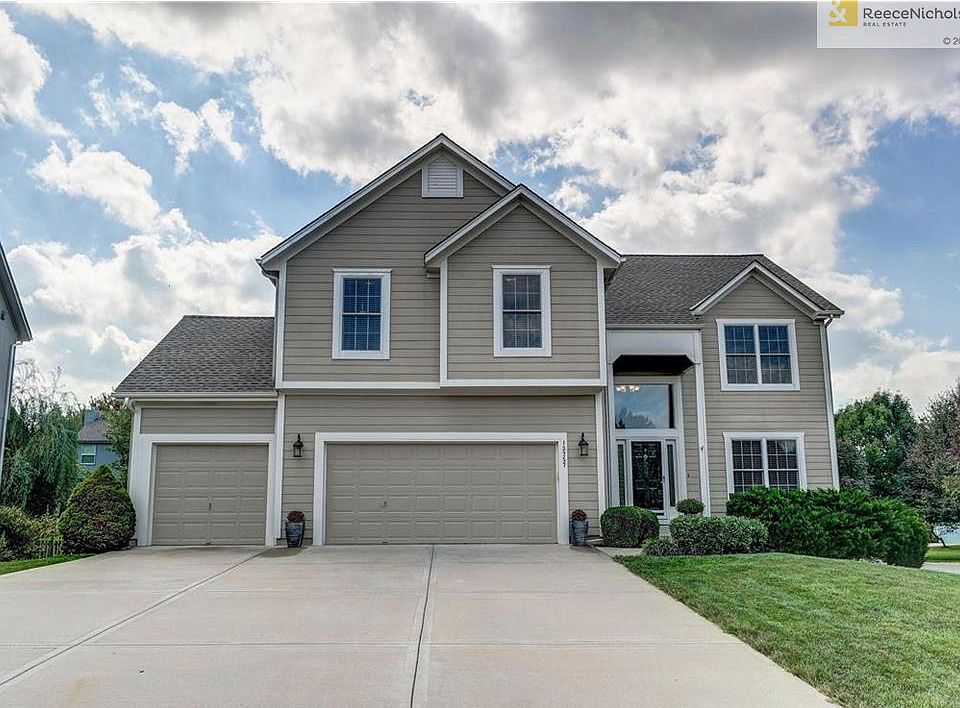 Beautiful Blue Valley Home!