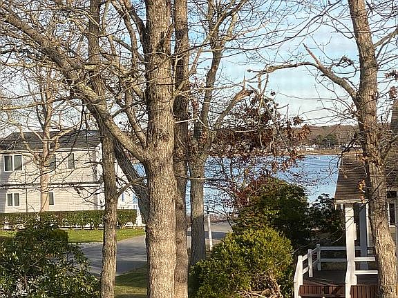 Peekaboo views of Great Bay