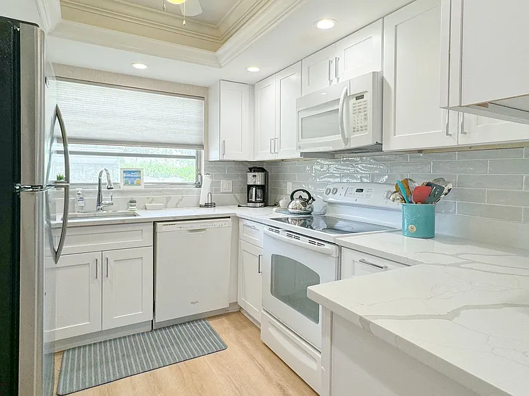 1020 Palm View Dr #C-104 — Photo 53