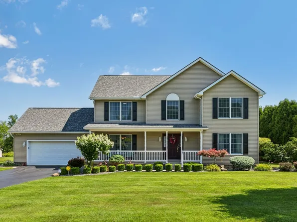 2417 Muzzy Dr, New Castle, PA 16101