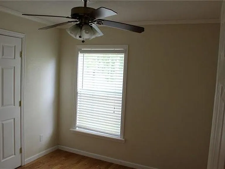 1382 Sayles Blvd — Photo 9