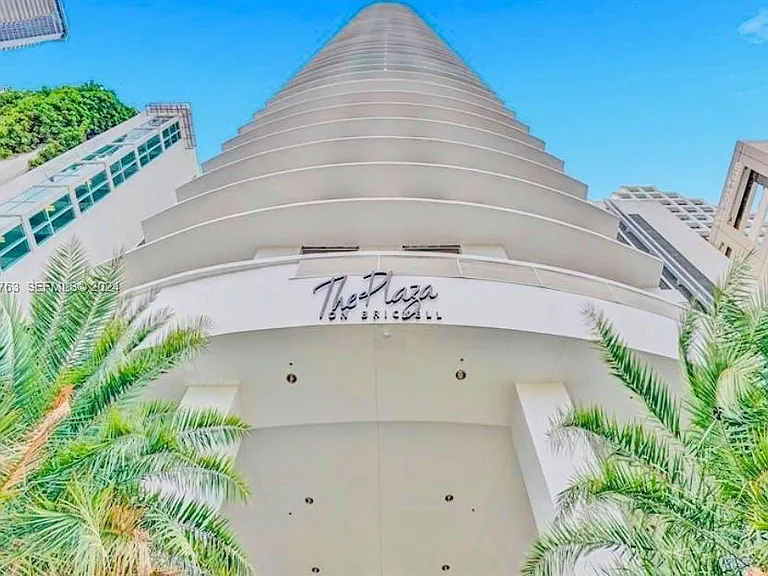950 Brickell Bay Dr — Photo 16