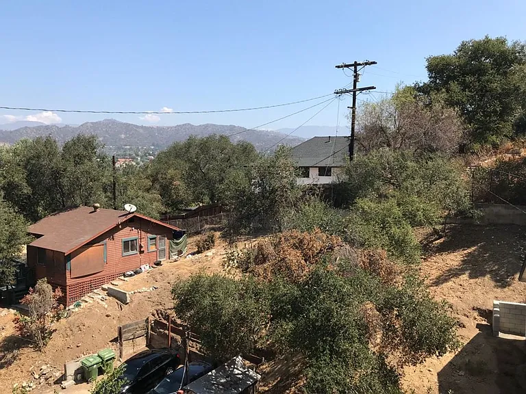 1190 Oak Grove Dr — Photo 3