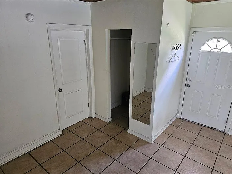 319 22nd St SW — Photo 8