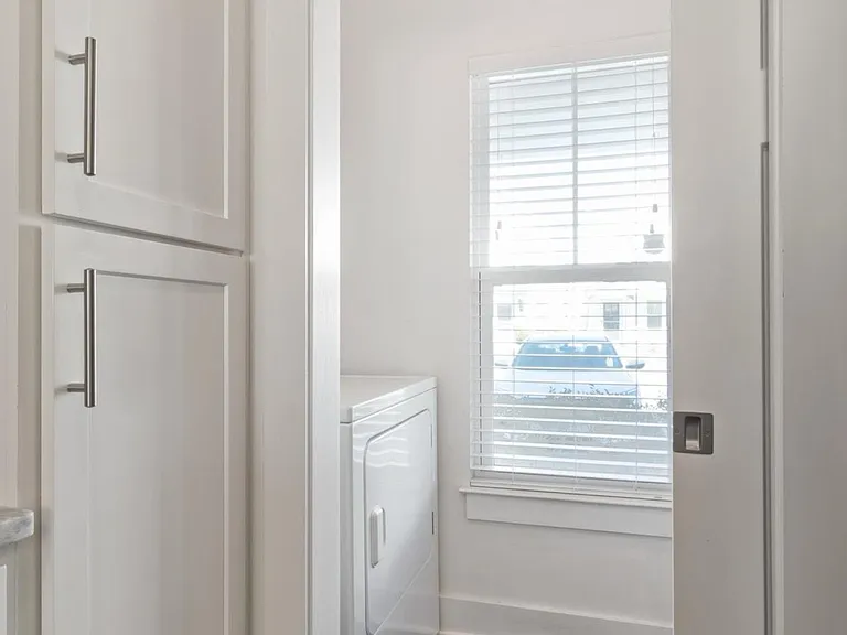 316 W Mill Dr — Photo 5