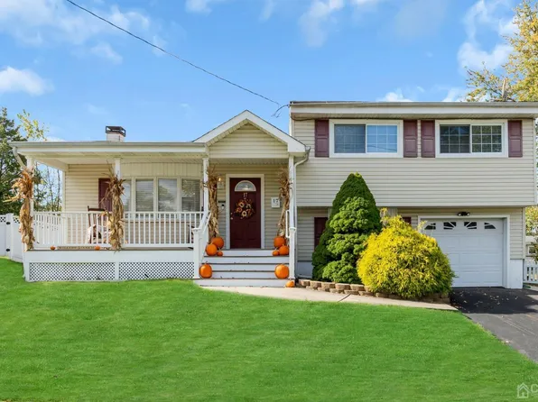 17 Holly St, Old Bridge, NJ 08857