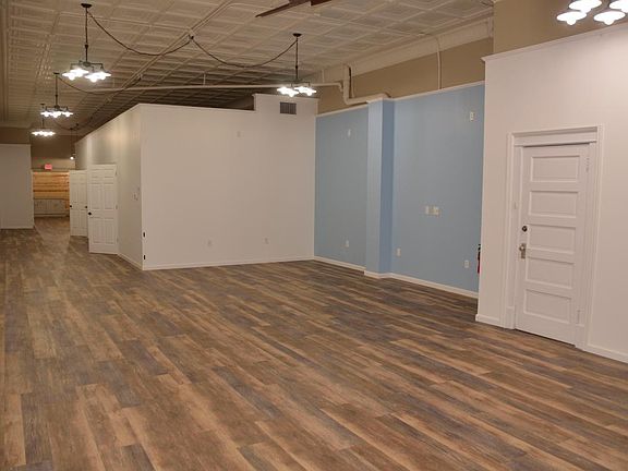 816 Front Open display area from front door