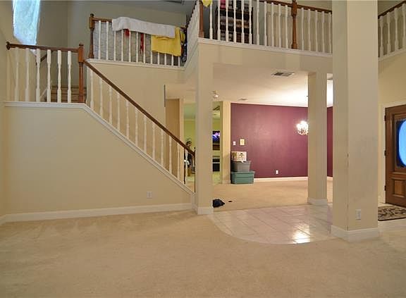 2nd image of 1000 Cambridge Dr