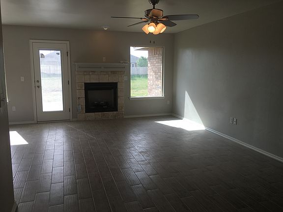 5th image of 824 Lakeview Dr