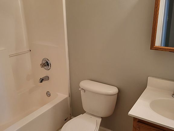 4th image of 709 Four Mile Ave #16