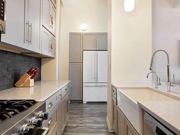 3rd image of 310 E 46th St APT 17H