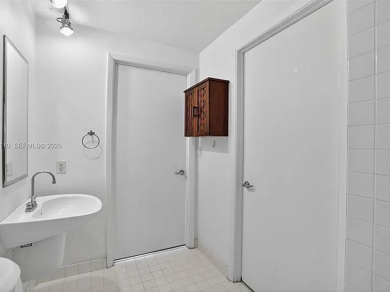 10 SW South River Dr #708 — Photo 18