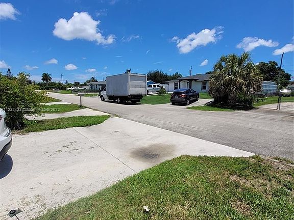 2nd image of 1539 W Breezy Ln #1539