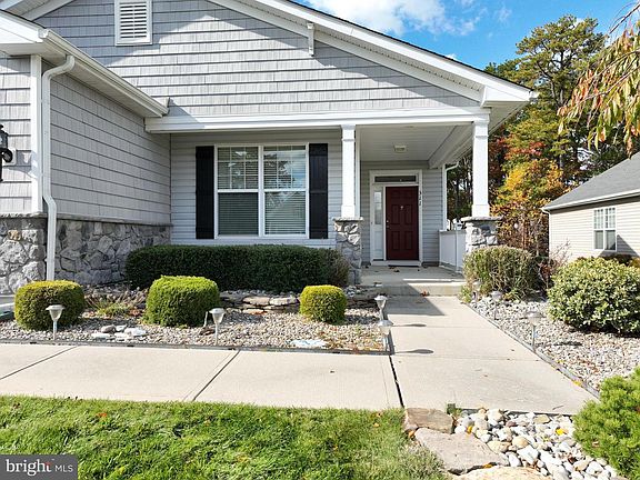 4th image of 311 Newport Way