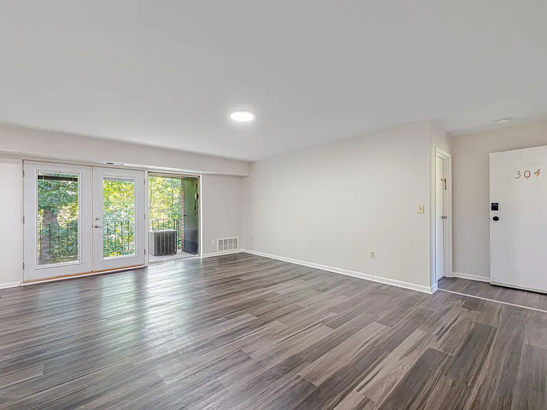 Brooklane Manor Apartments — Photo 35