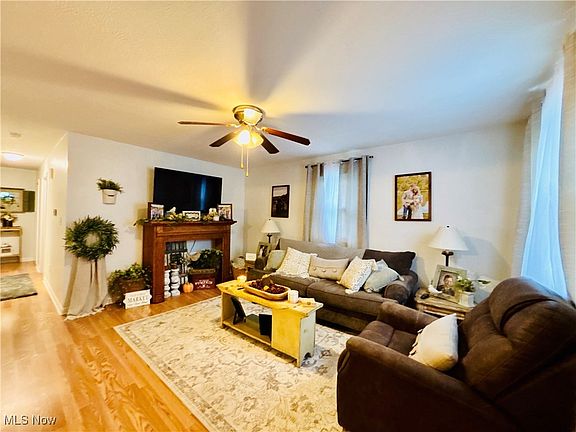 5th image of 1519 Crescent St