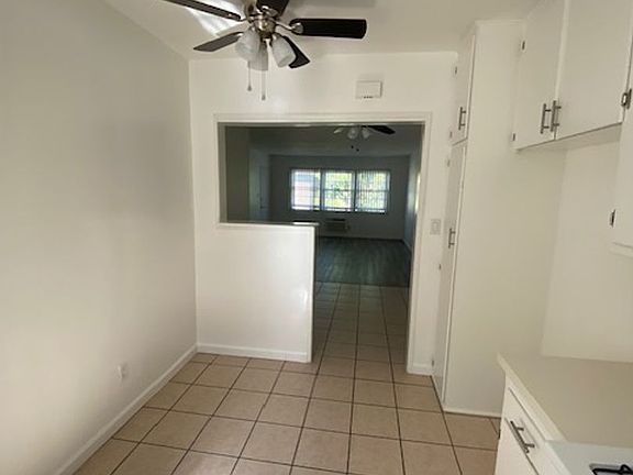5th image of 13759 Oxnard St #206