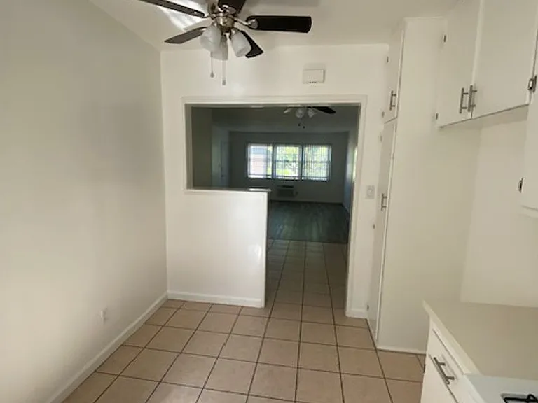 13759 Oxnard St — Photo 10